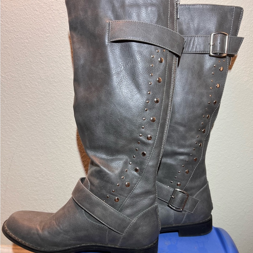 Grey boots.